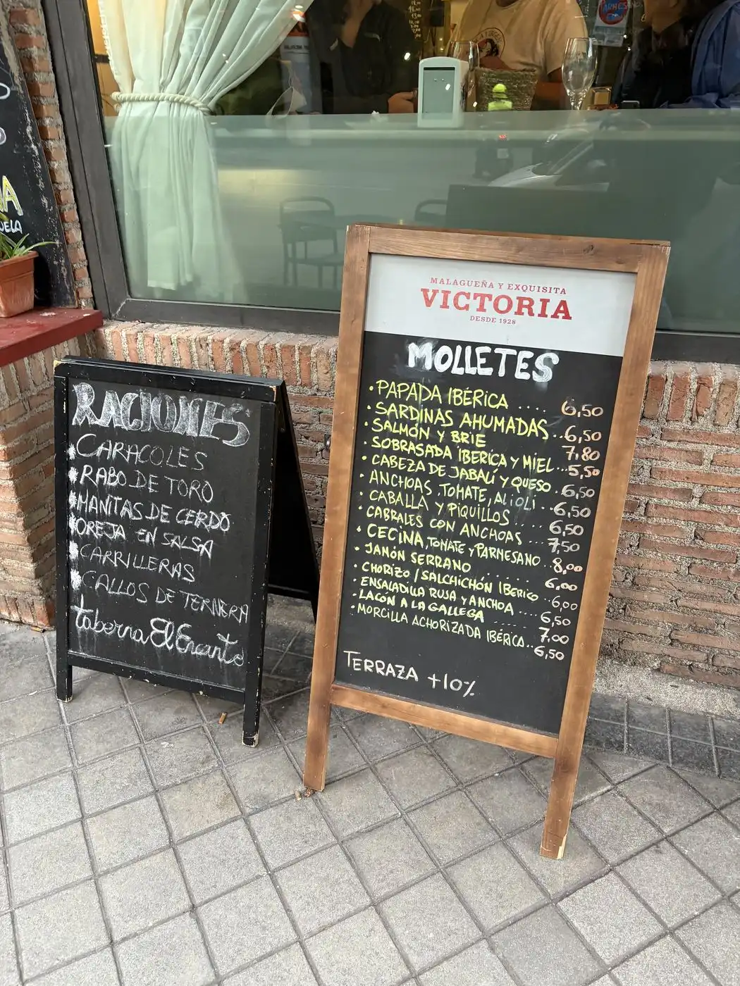 Las pizarras de la puerta